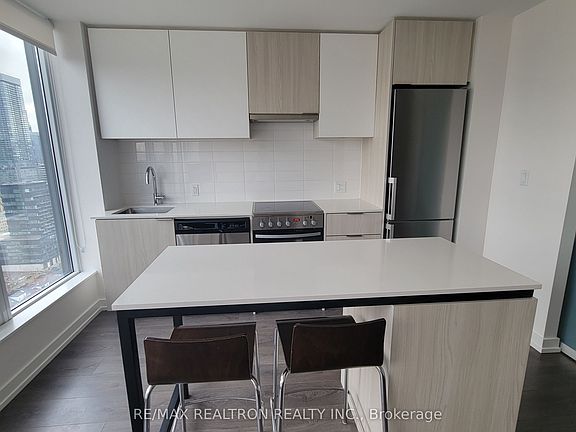 5th image of 203 College St #2807