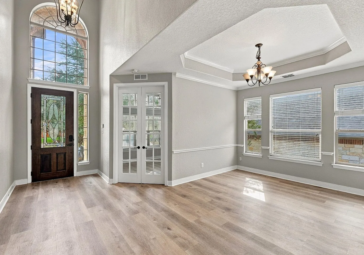 Elegant Living in Indian Springs — Photo 3