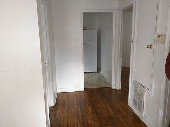 Hallway: Living Rm-Kitchen