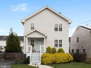 11 Leadbeater St, Alexandria, VA 22305