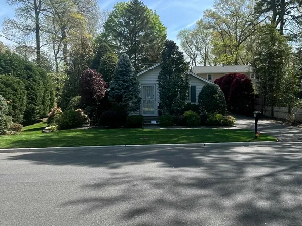 149 Chatham Ave, Oakhurst, NJ 07755