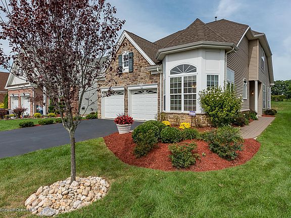 2nd image of 37 Jumping Brook Dr