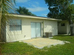 2750 Lakeview Dr, Fort Myers, FL 33905