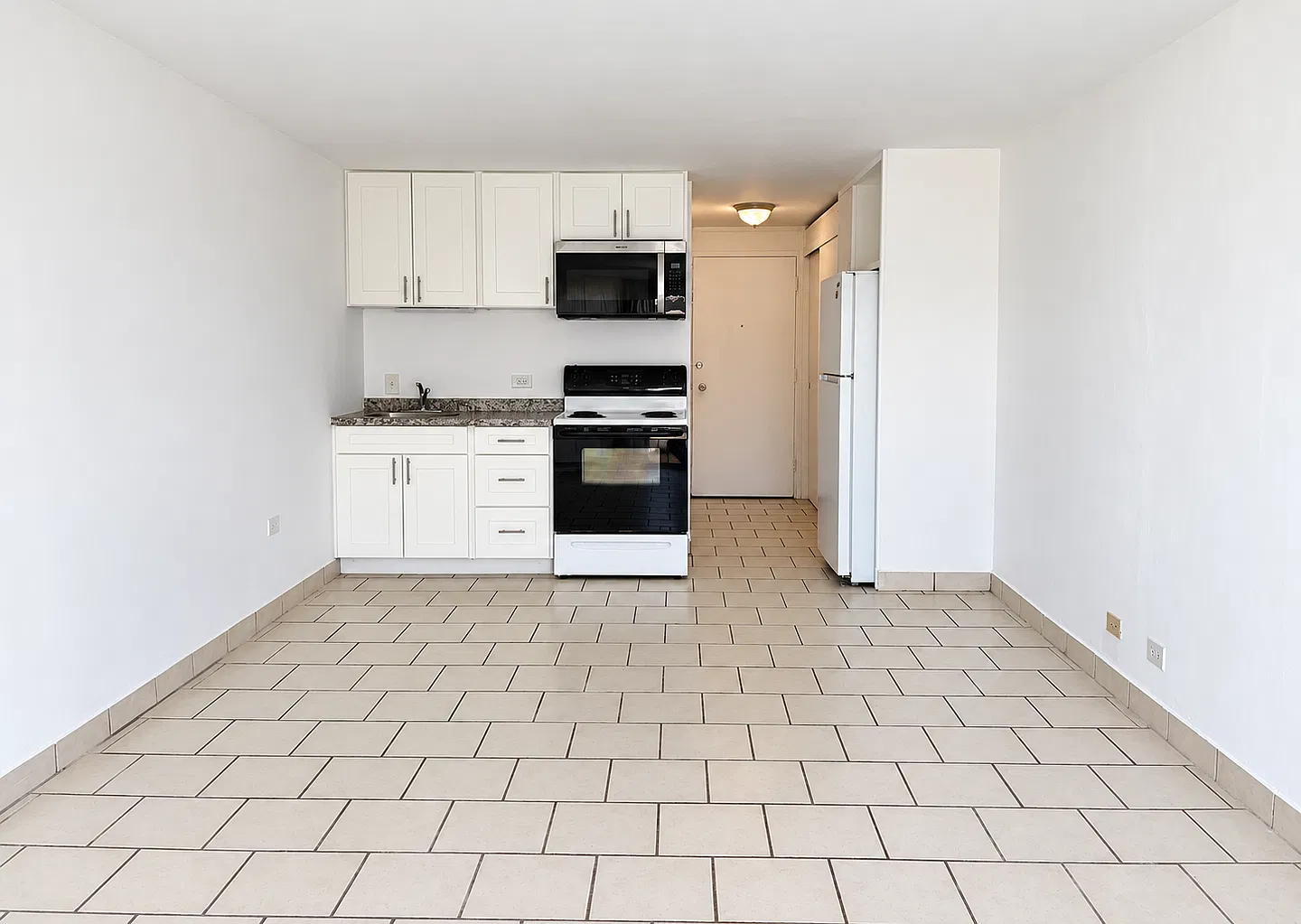 Surfside studio $1250.00 available 10/8/26 — Photo 2