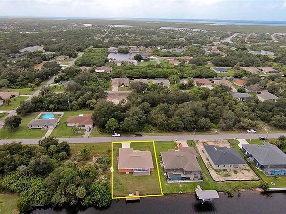 4th image of 17404 Gulfspray Cir