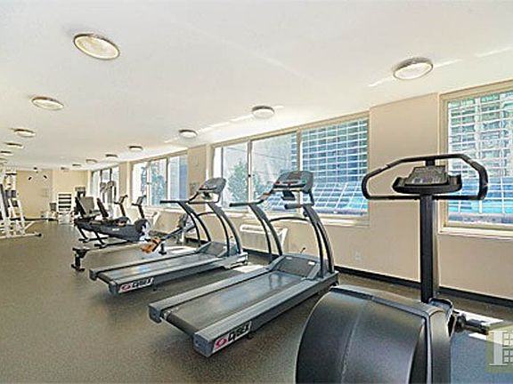 3rd image of 333 E 45th St APT 16B
