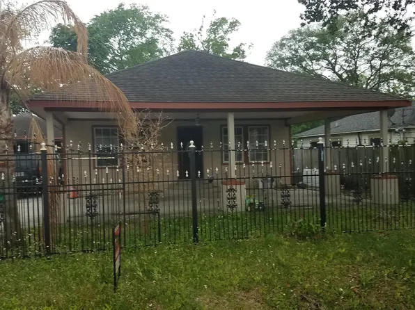 8030 Darlington Dr, Houston, TX 77028