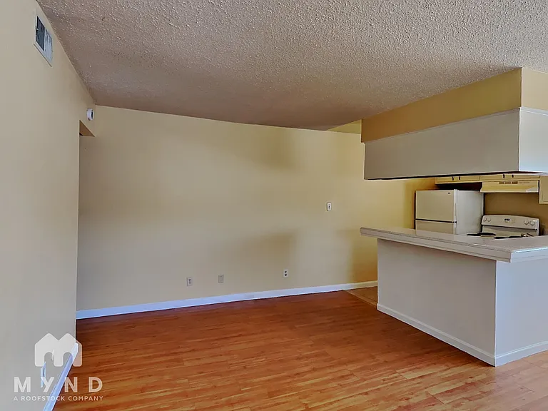 4137 Apostolo Cir #4 — Photo 8