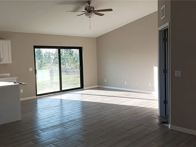934 Marilyn Ave S — Photo 4