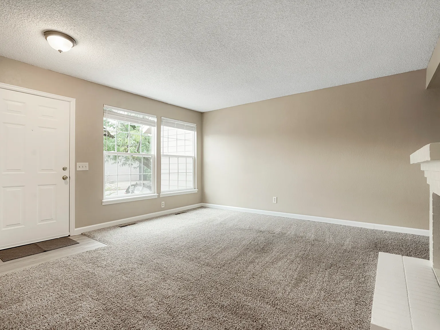 3 bed, 1776 sqft, $2,300 — Photo 3