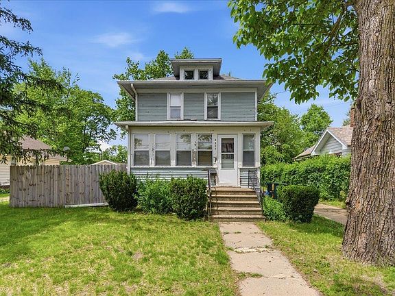 3rd image of 2227 E 4th St