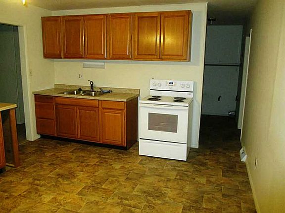3rd image of 1010 Pierce Dr
