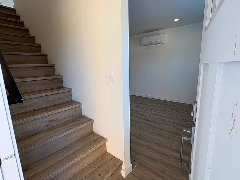 5017 S Roxbury St — Photo 3