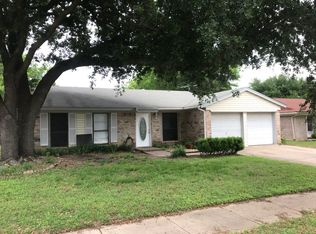 6041 Robin Dr, Watauga, TX 76148