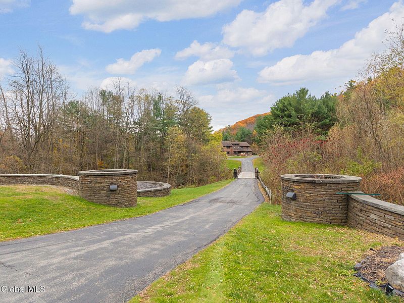 2nd image of 3041 Mariaville Road