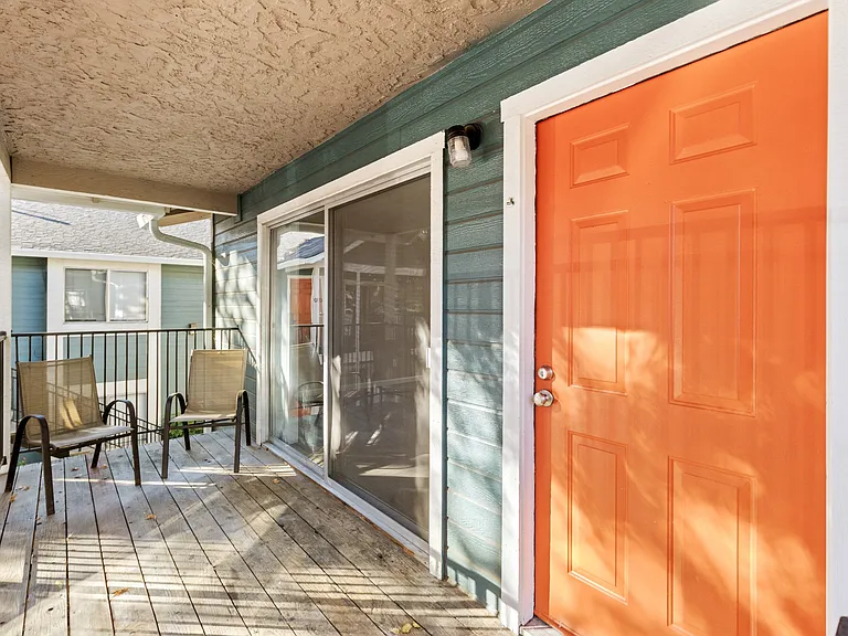 Redwood Cove Apartments — Photo 18