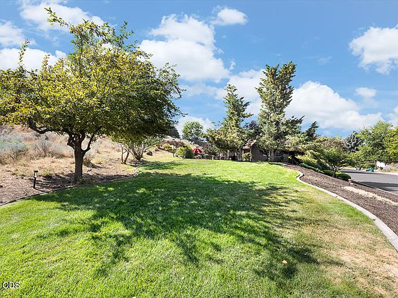 4th image of 335 Mountain View Blvd