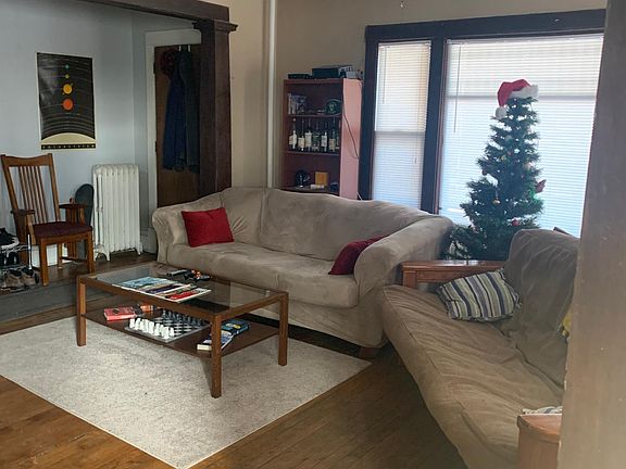 2nd image of 818 University Ave SE #1