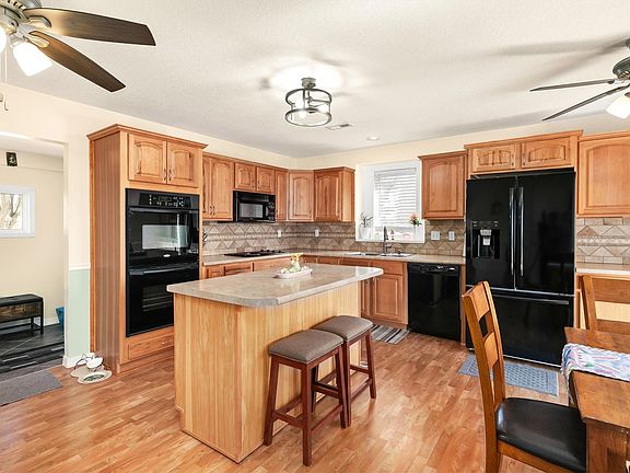 4th image of 208 SE 3rd St