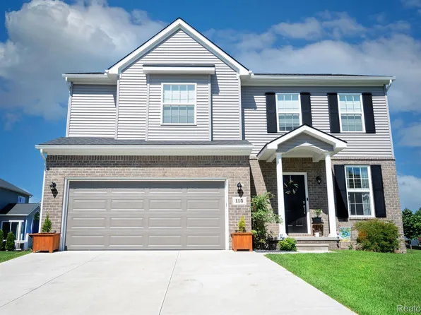 115 Crystal Wood Cir, Howell, MI 48843
