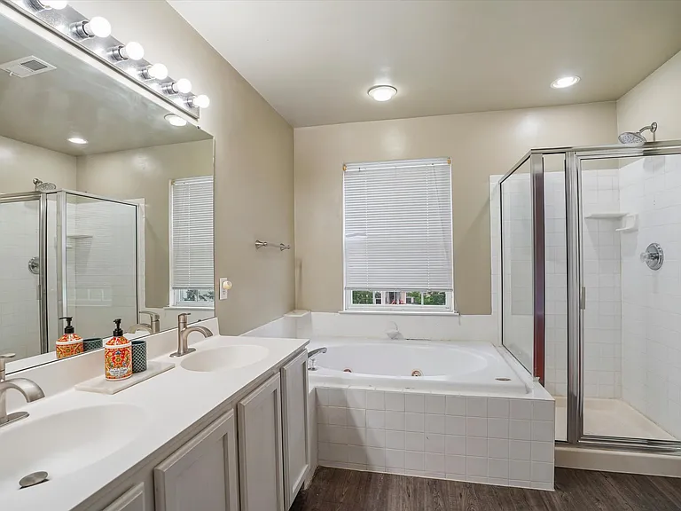 405 Joshua Ct — Photo 21