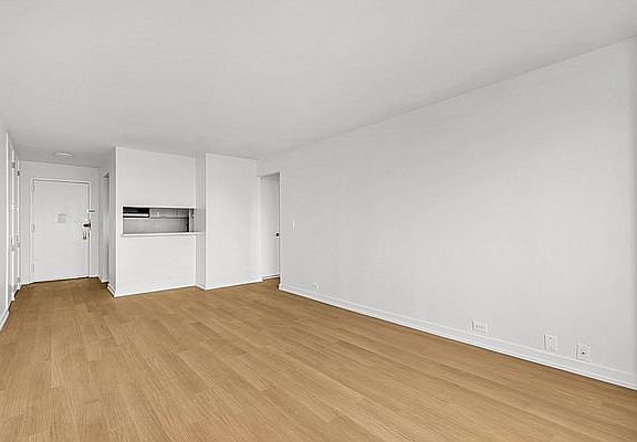3rd image of 124 W 60th St APT 50C