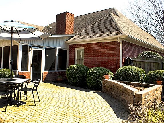 4th image of 175 Windale Dr W