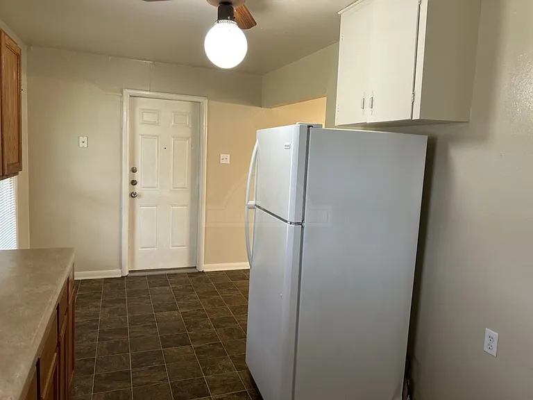 408 Allen St — Photo 11