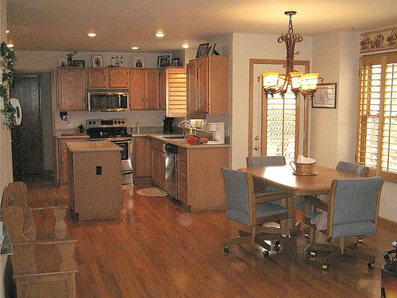 Eat in Kitchen with Island  