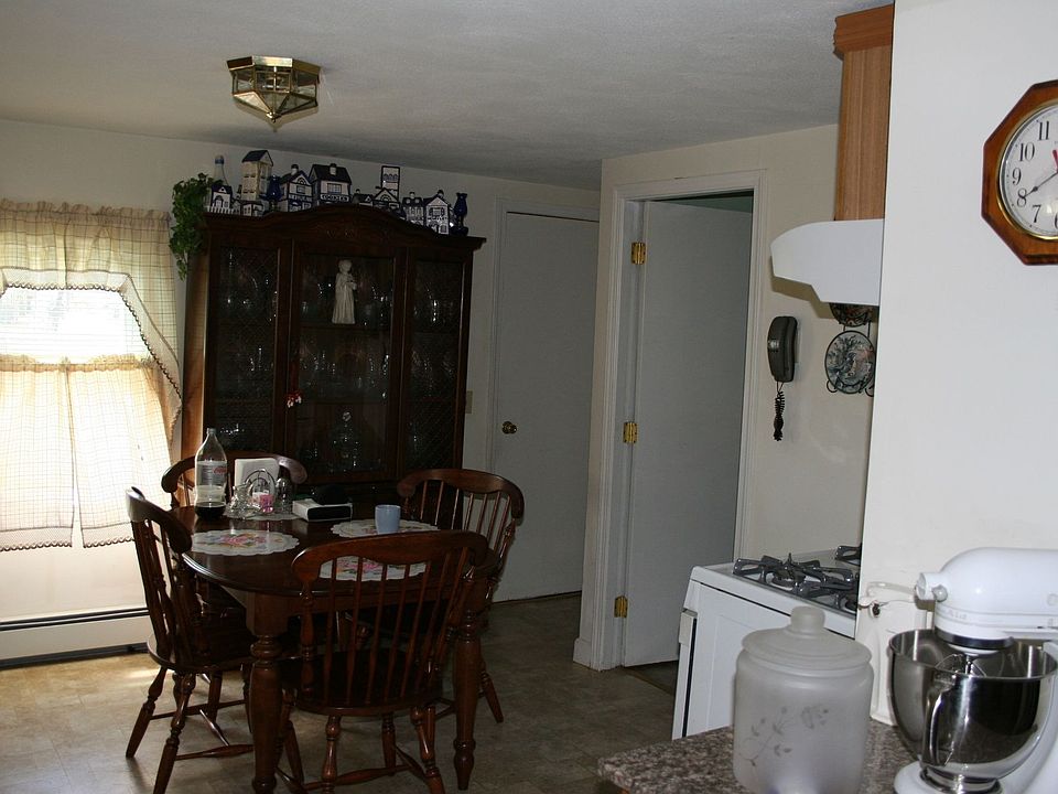 2nd image of 169 Pequot Ave
