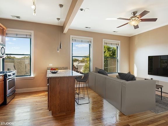 4th image of 1709 N Paulina St APT 301