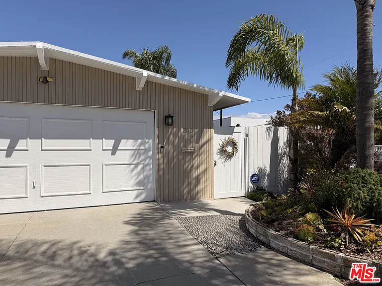200 Larsson St — Photo 1