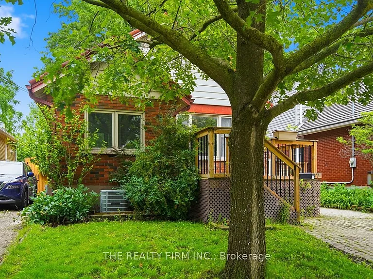97 Springbank Dr — Photo 5