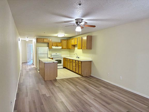 2nd image of 10211 N Lombard St #10
