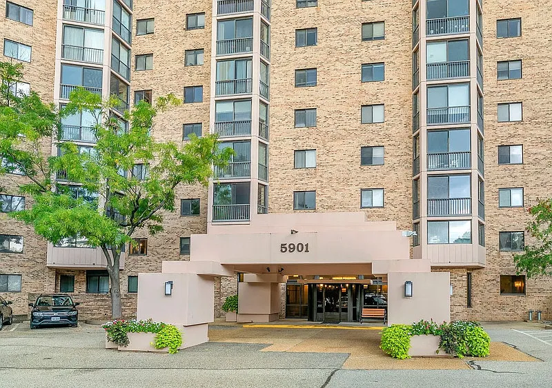 5901 Mount Eagle Dr #107