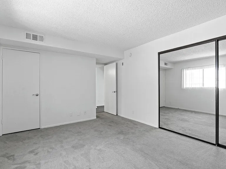 11325 Morrison St — Photo 59