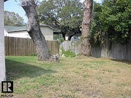 Large & fenced yard