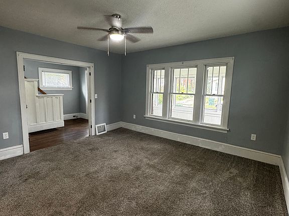 5th image of 1036 Oak Ave
