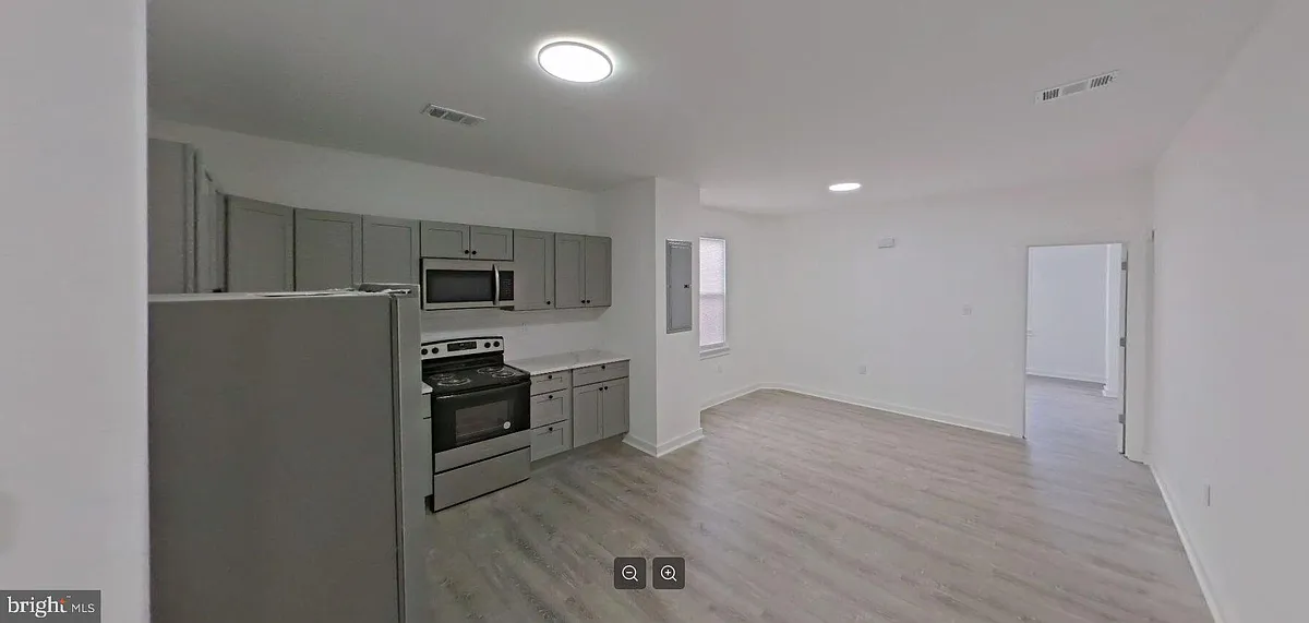 Building Photo - 6459 N 16th St #2
