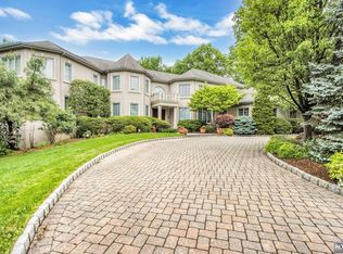 27 N Pond Rd, Cresskill, NJ 07626