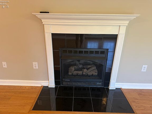 3rd image of 5028 Oakview Dr