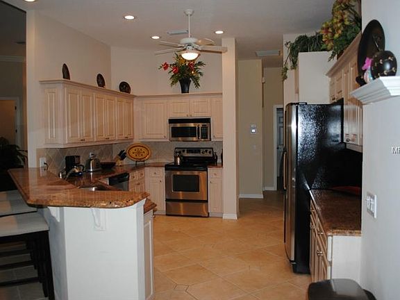 5th image of 563 Laurel Cherry Ln