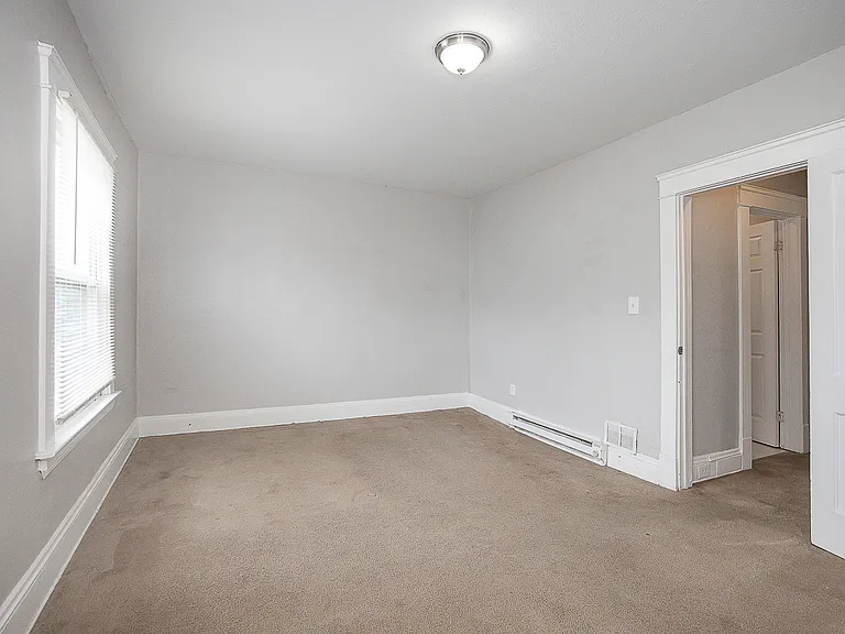 12917 Thornhurst Ave — Photo 6