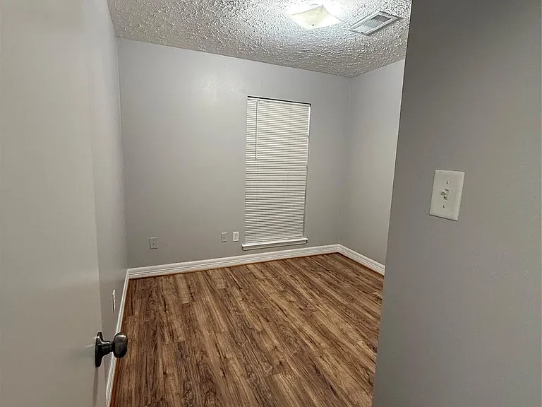 5519 Mendota Ln — Photo 14