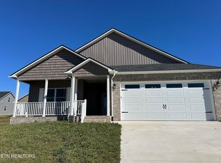 56 Stoneview Dr, Crossville, TN 38571