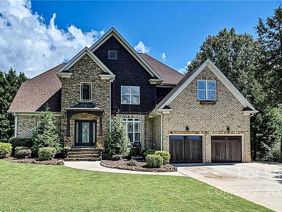 2nd image of 107 Cedar Woods Dr