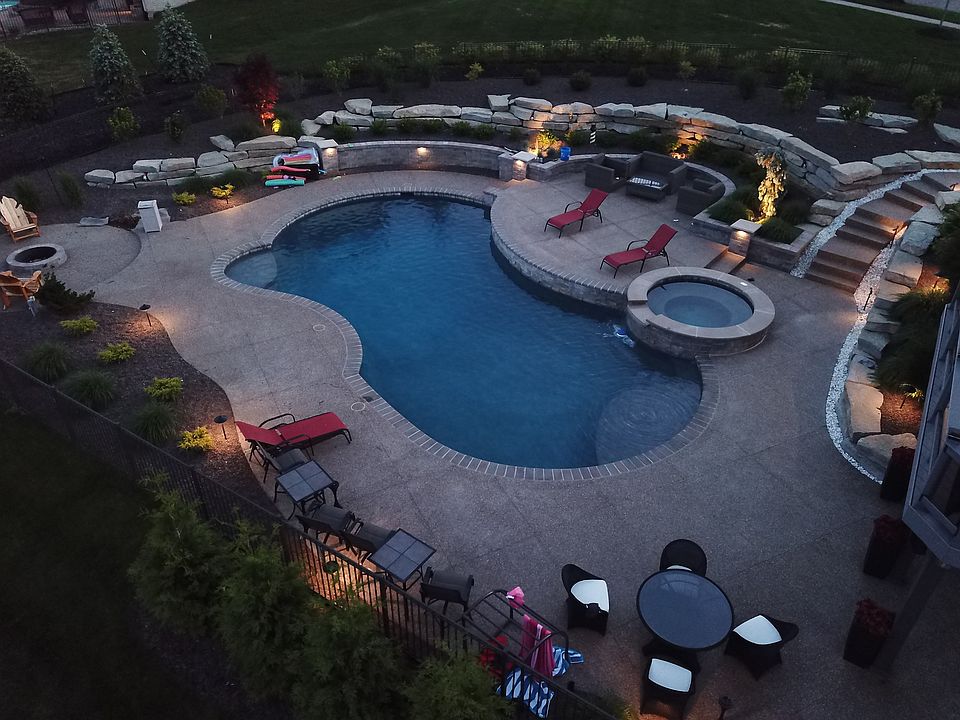 1st image of 595 Red Bank Dr