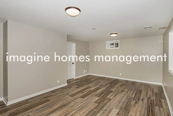 100 Crystal Lake Rd W — Photo 16