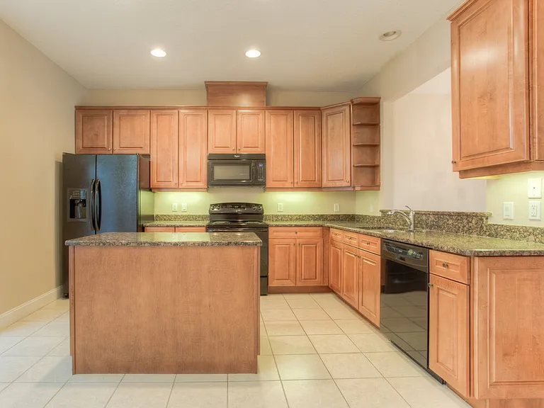 204 Aberdeen Pond Dr — Photo 10