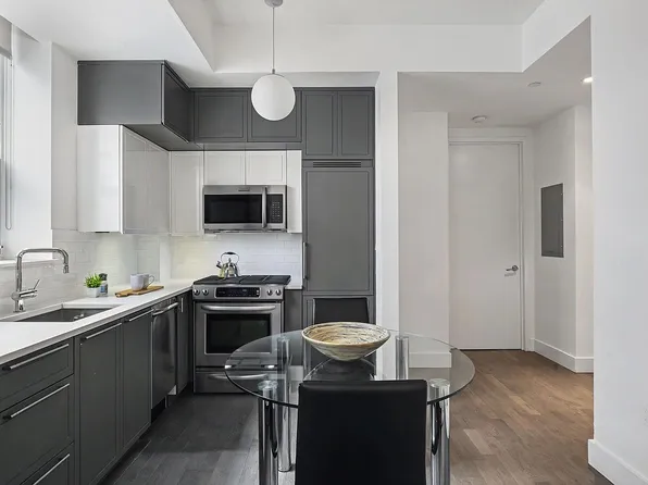 416 W 52nd St #611, New York, NY 10019